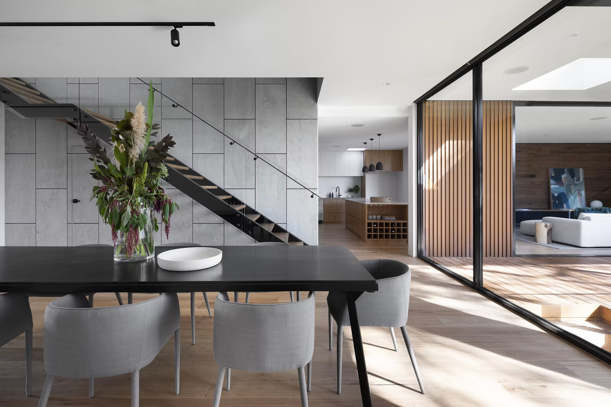 Modern 3 Bedroom Family Home photo 2